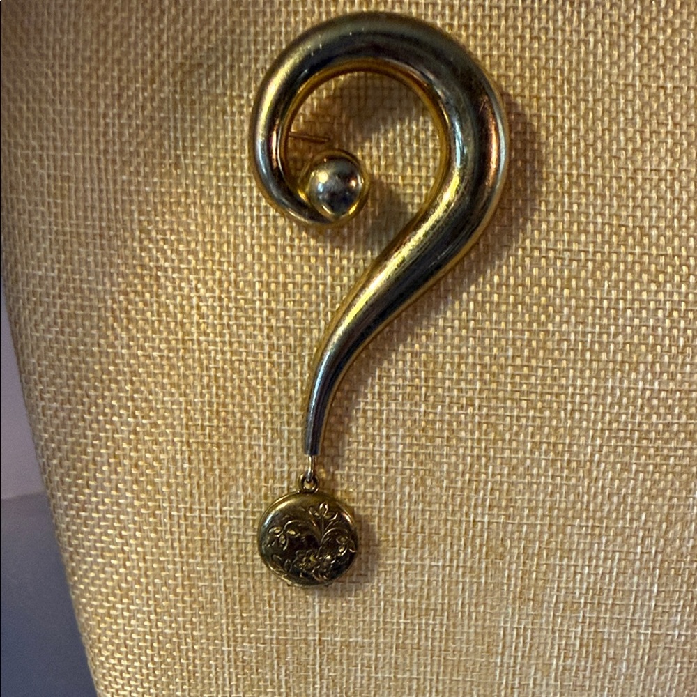 Silson Sweetheart Brooch WW2 With a Question Locket - Picture 1 of 9
